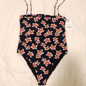 Acacia Lonny in Isle (L)